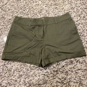 Loft 4” olive green shorts!